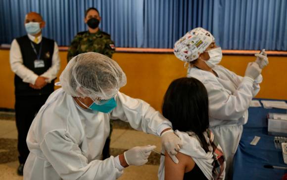 Autoridades confirman en Colombia los primeros tres casos de Ómicron