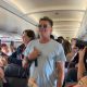 Carlos Vives Eleva la Música a Nuevas Alturas: Concierto Sorpresa a 30 Mil Pies de Altura en Vuelo Cartagena-Bogotá