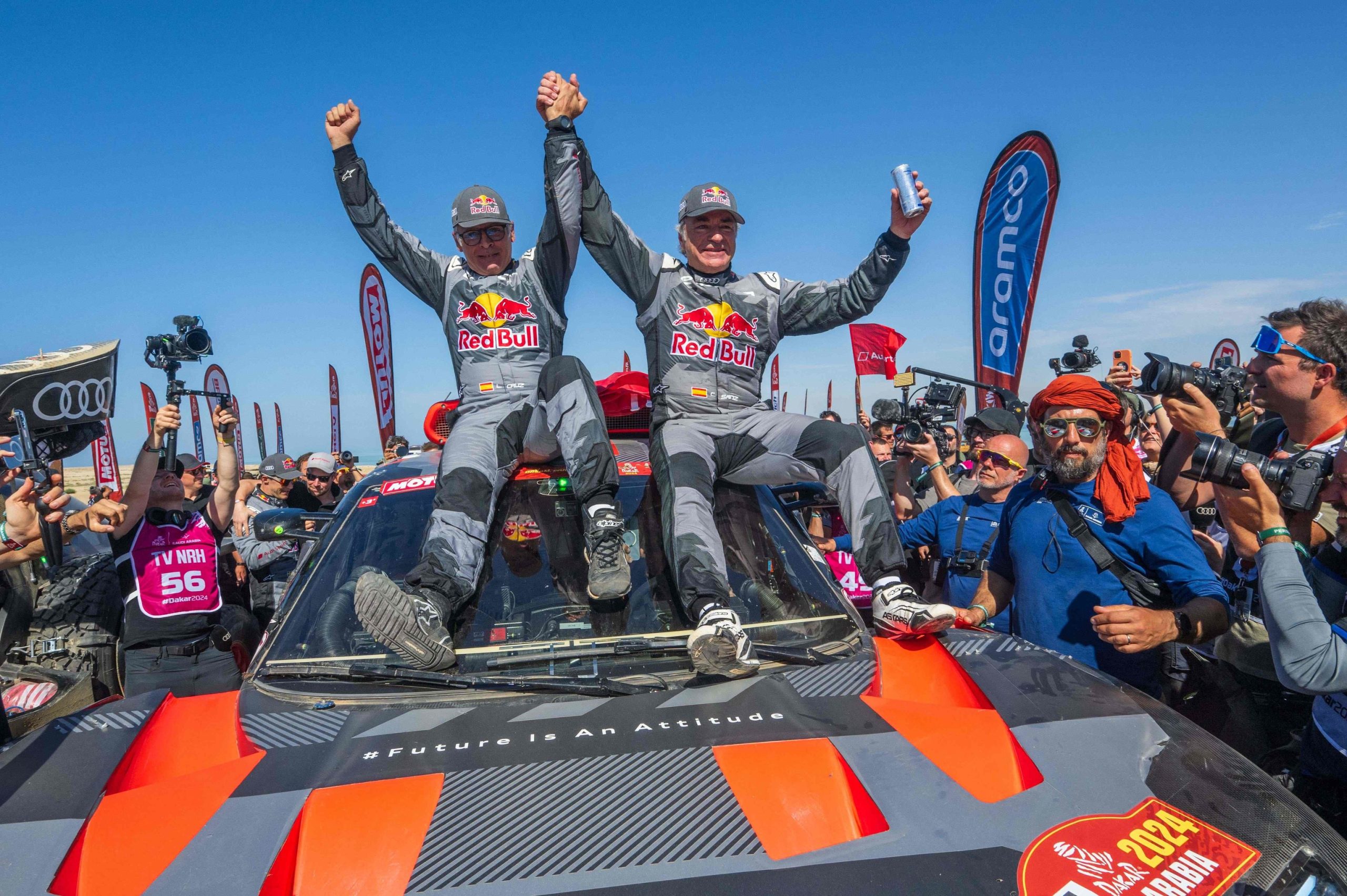 Carlos Sainz Logra un Épico Cuarto Título en el Dakar y Audi Celebra su Primera Victoria