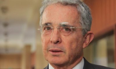 Renuncia del Fiscal Víctor Salcedo en el Caso Uribe: Desafíos de Imparcialidad y Conexiones Políticas Generan Incertidumbre Judicial en Colombia