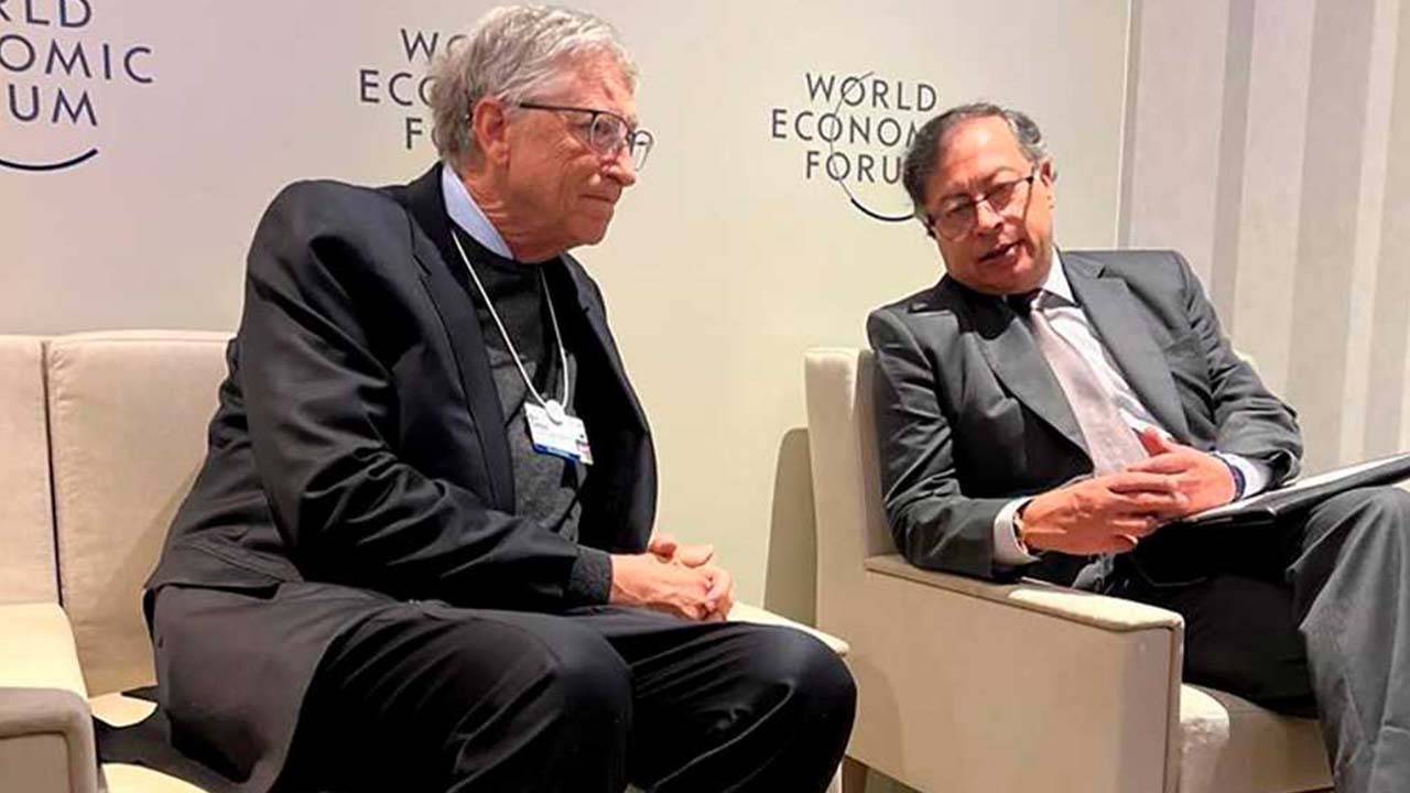 Gustavo Petro Impulsa la Agenda Ambiental y Tecnológica en Davos: Encuentro Clave con Bill Gates