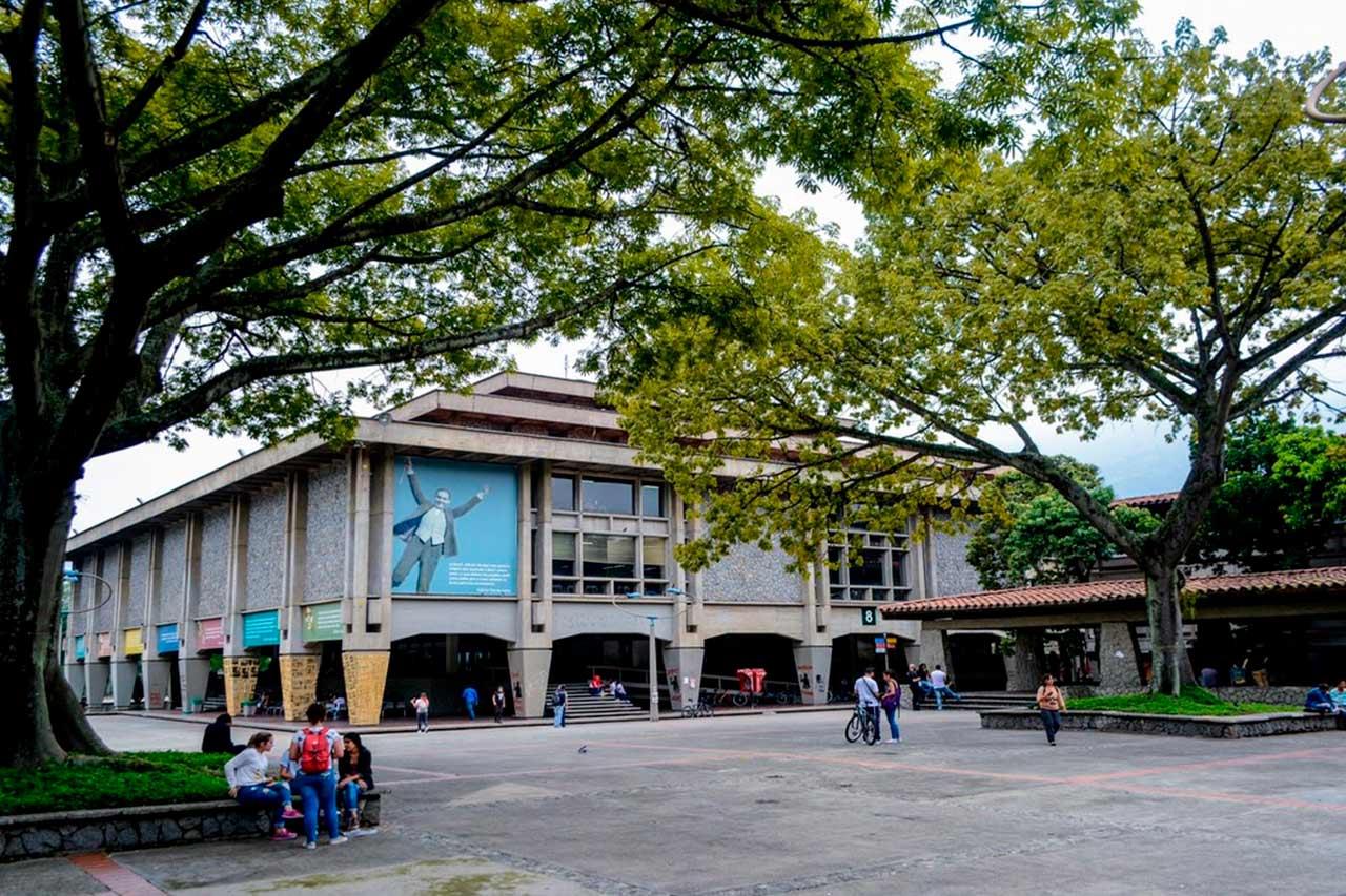 Persistencia Académica: El Fenómeno de Estudiantes Prolongados en la Universidad de Antioquia