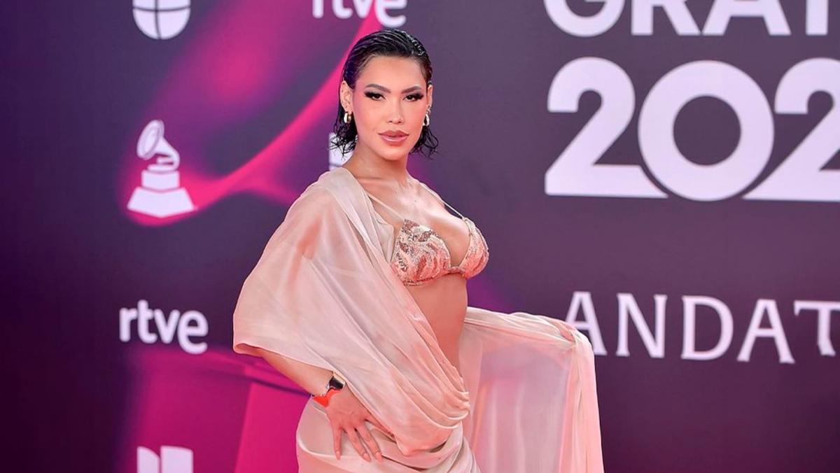 Ana del Castillo: Entre Sensualidad, Conciertos Improvisados y Solidaridad en esta Temporada Festiva