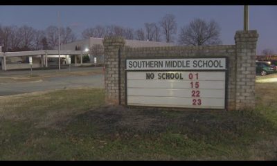 Escuela en Carolina del Norte Retira Espejos para Controlar Uso Excesivo de TikTok