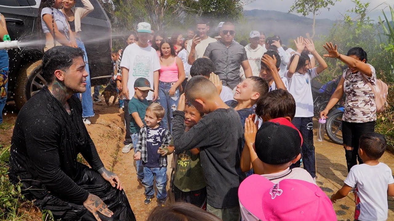 Transformación en El Higuerón: Yeferson Cossio, un Influencer que Cambia Vidas