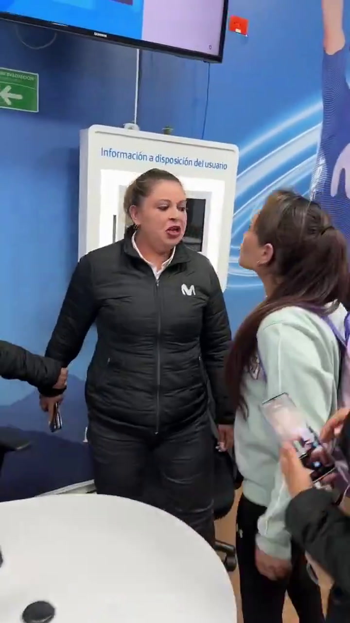 Tenso Altercado en Bogotá: Empleados de Movistar y Clientes se Enfrentan en Centro Comercial
