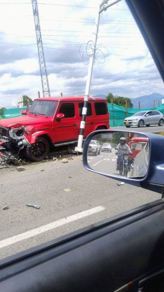 Aparatoso accidente en Las Palmas: Ryan Castro, copiloto en lujosa camioneta, resulta ileso
