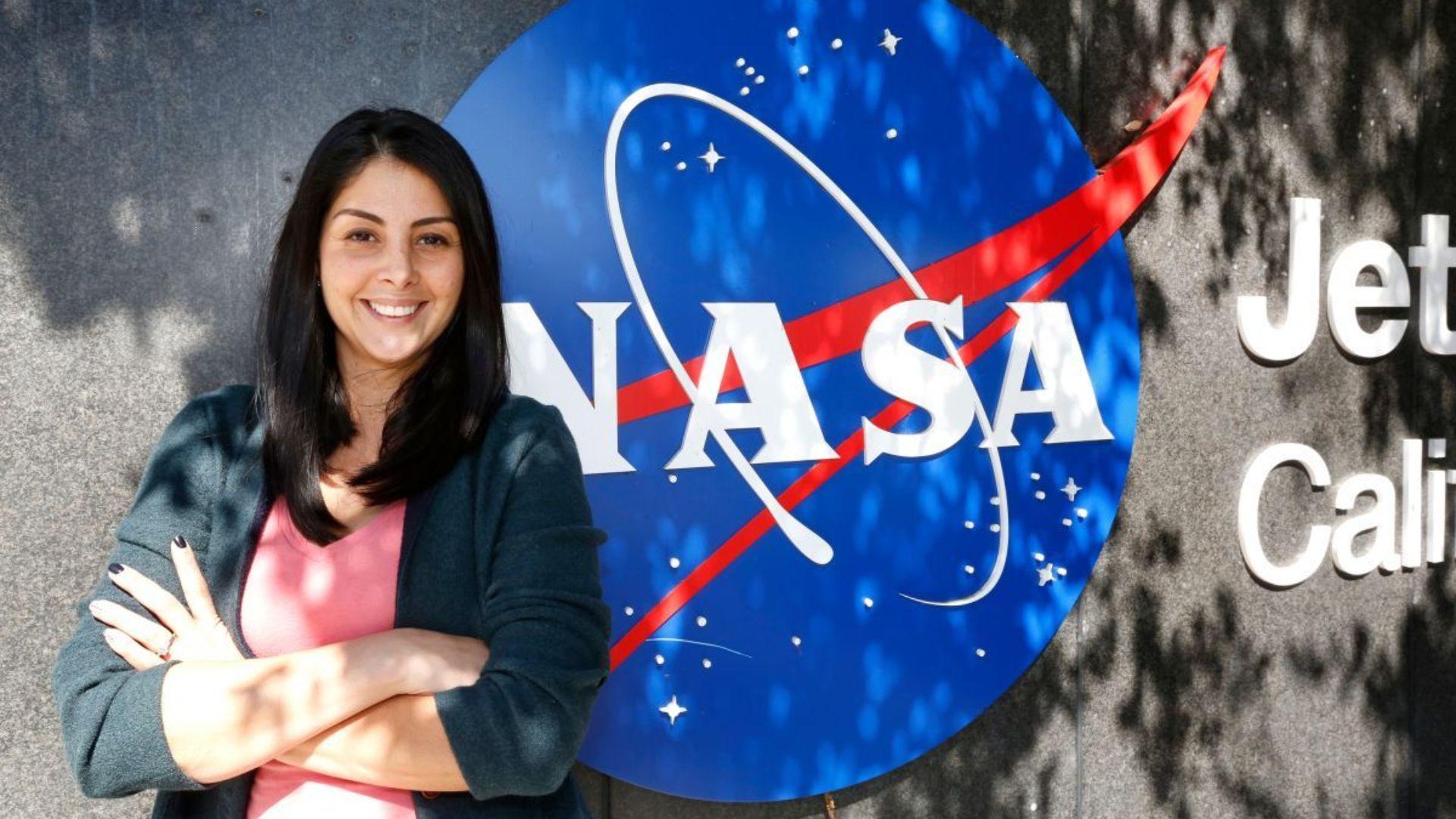 Diana Trujillo dirige vuelo en la NASA