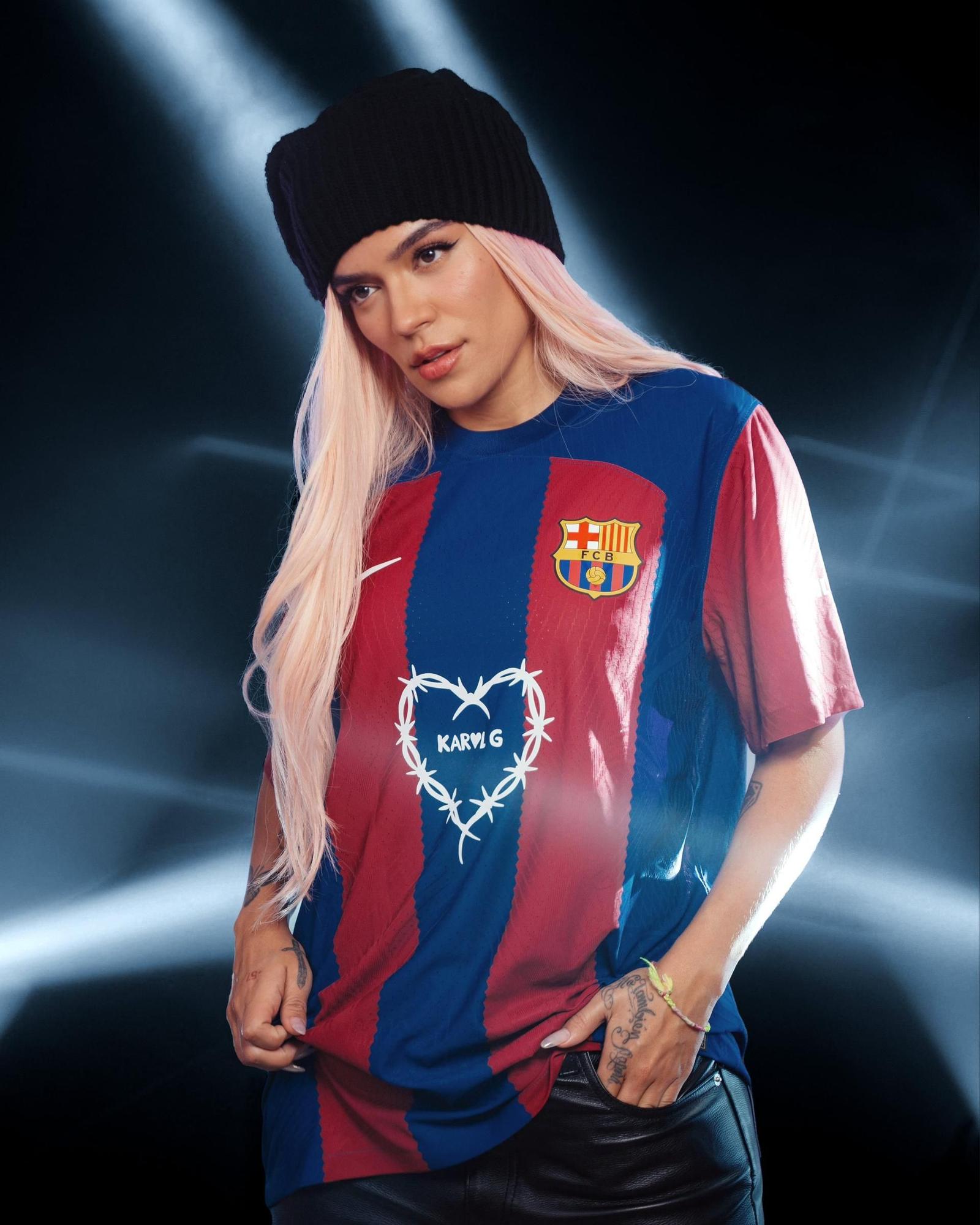 FC Barcelona y Karol G Unen Fuerzas en una Colaboración Única de Música y Deporte