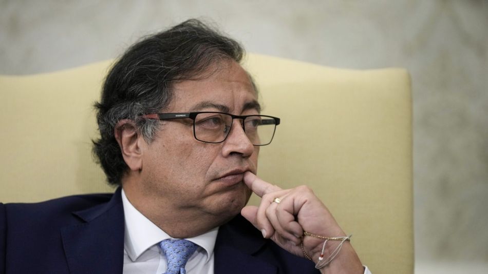 Tensiones Políticas: Magistrados del CNE Recomiendan Cargos contra Petro y Roa por Presunto Financiamiento Irregular en Campaña Presidencial
