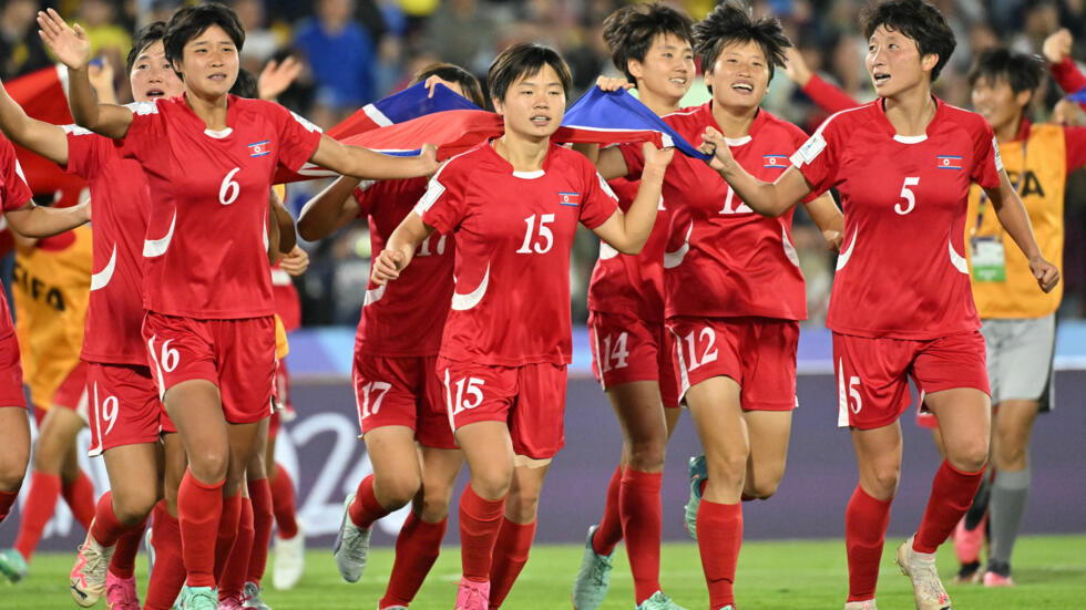 Corea del Norte recibe a su Selección Femenina Sub-20 como heroínas tras ganar el Mundial en Colombia